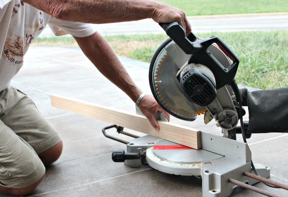 how to build a corner shelf saw