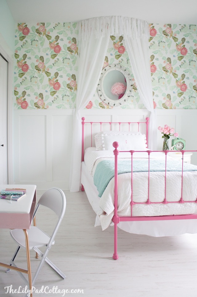 little-girl-bedroom-anthropologie-peonies-wallpaper